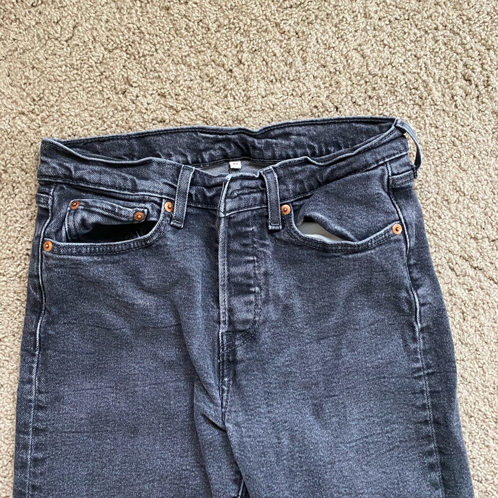 Levi’s size 27